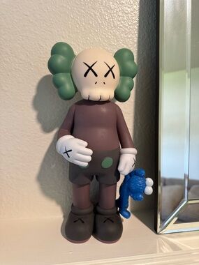 Set 2 KAWS Vinyl Figure